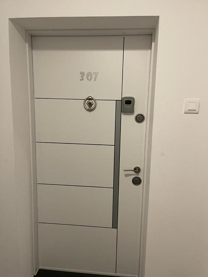 Tranzzit Airport Apartament I Otopeni Luaran gambar
